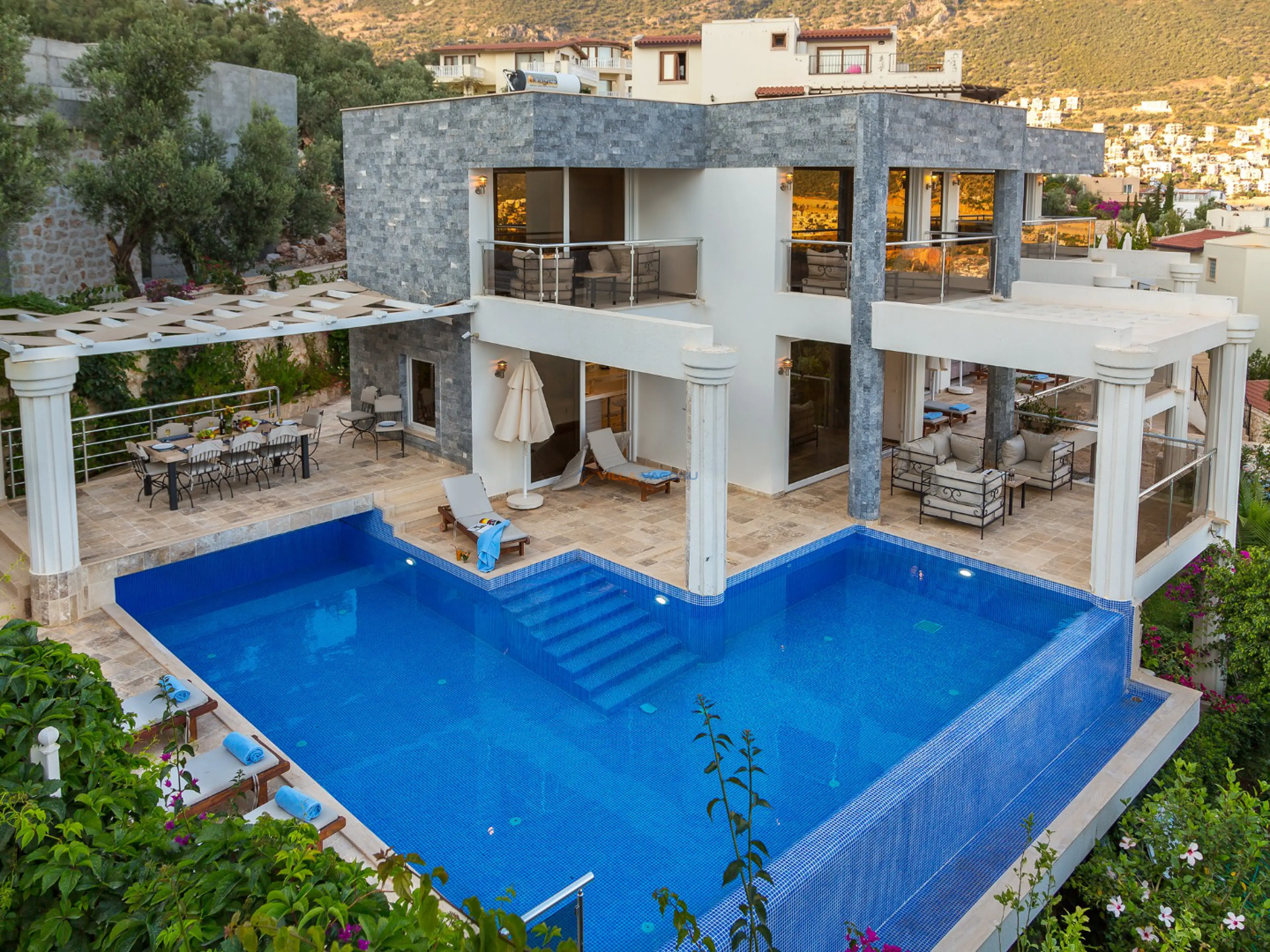 Villa Adalyanto