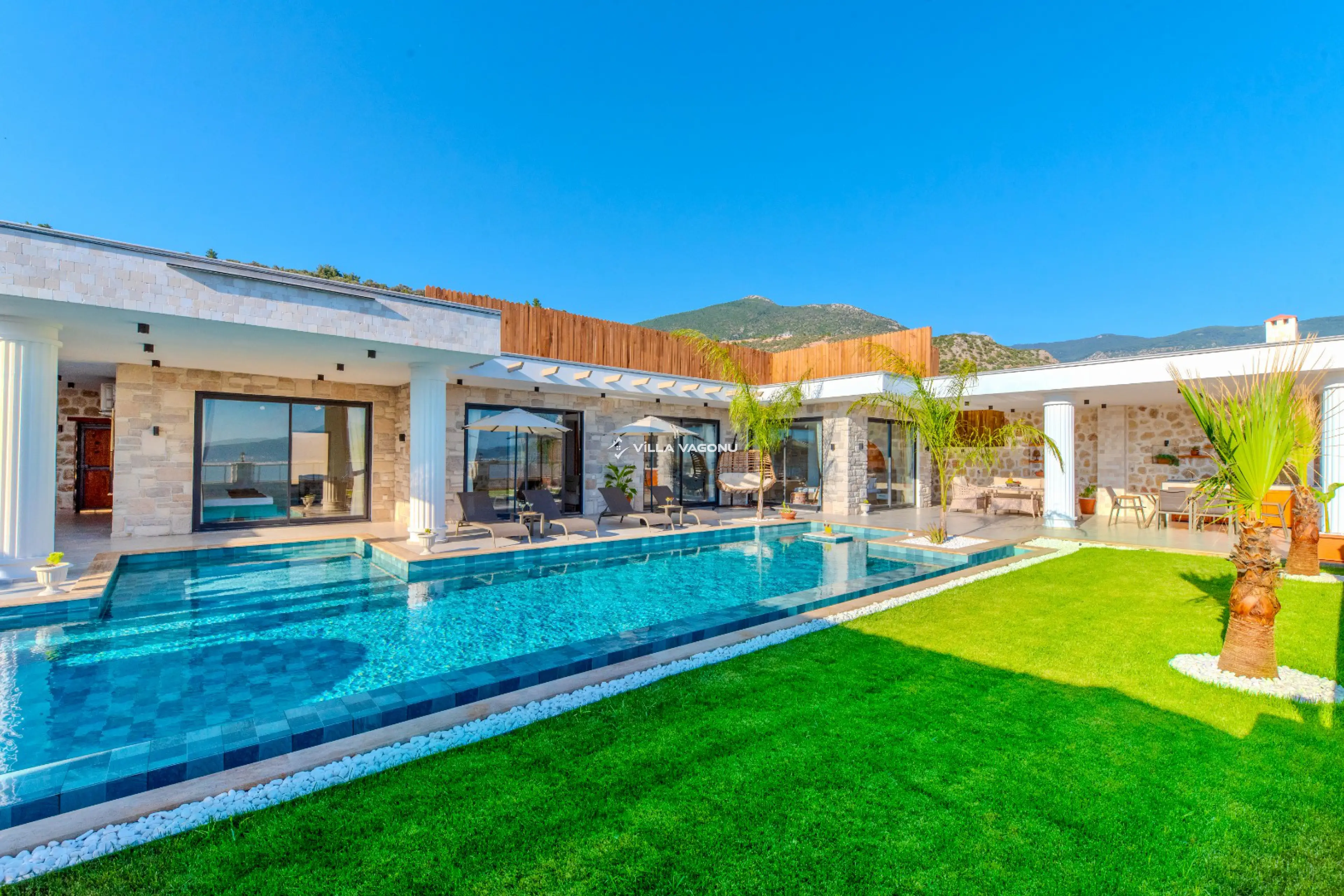 Villa Cyrus