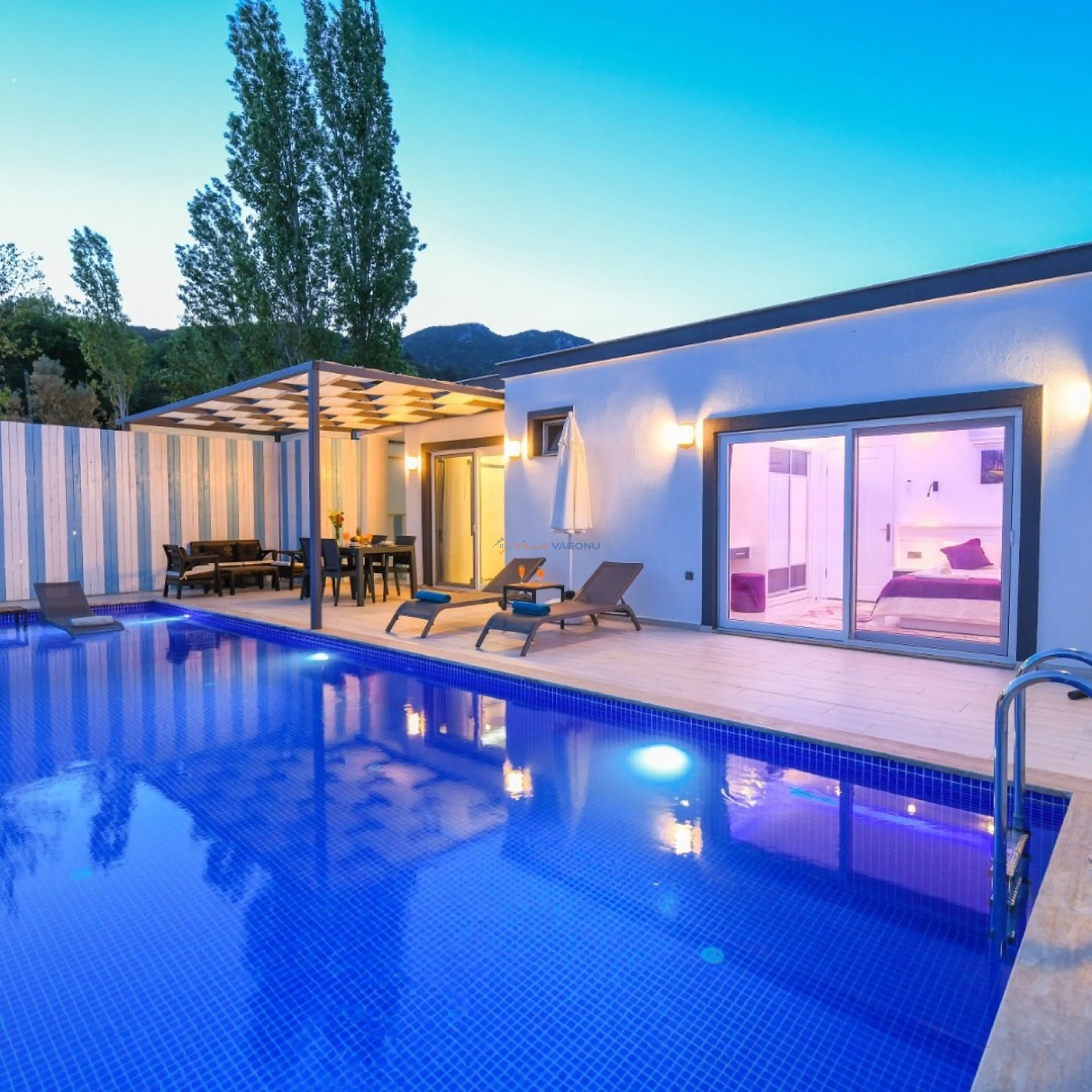 Villa Mirror