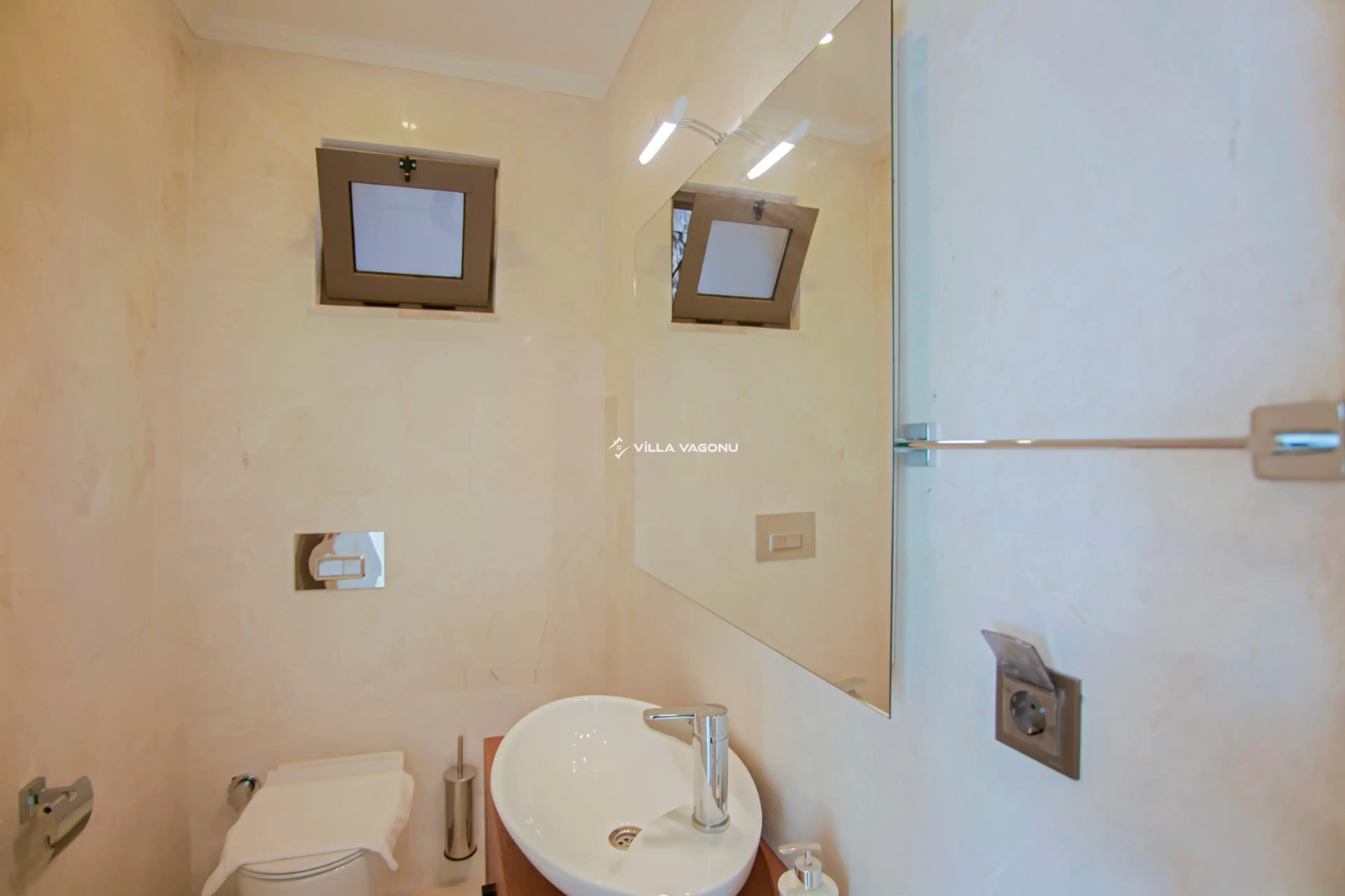 White-Smith-Villa-Daylight-68_354.jpg
