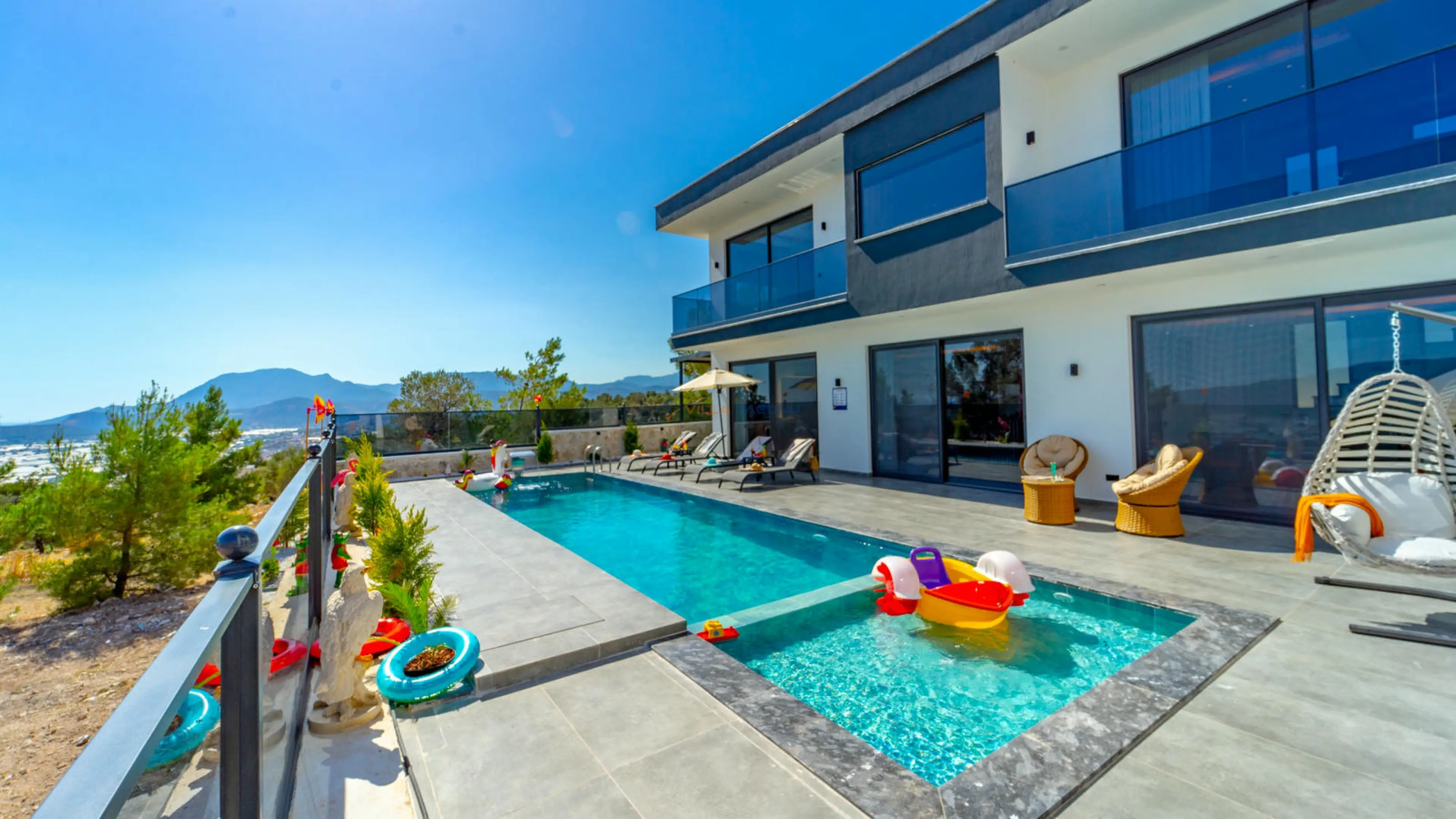 Villa Pins 2