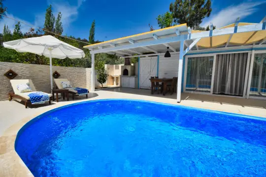 Villa Alvis - Muhafazakar Havuz Alanlı Villa Kiralama