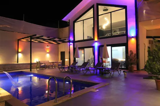 Villa Montela - Muhafazakar Havuz Alanlı Villa Kiralama