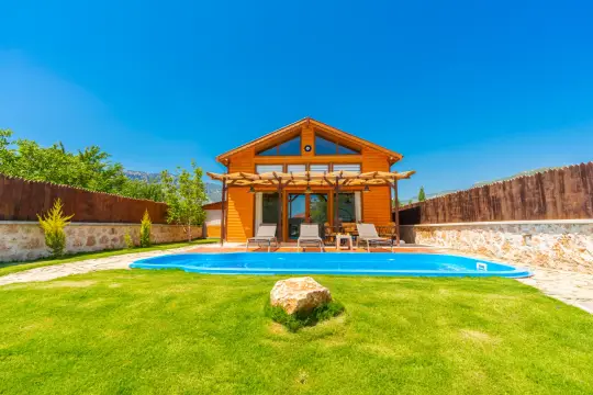 Villa Bloem - Muahafazakar Havuz Alanlı Kiralık Villa