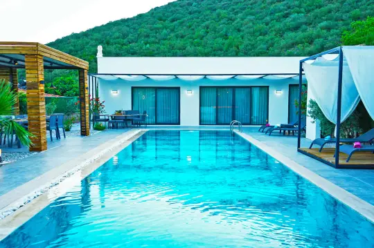 Villa Mamon - Geniş Havuzlu & Jakuzili Villa Kiralama
