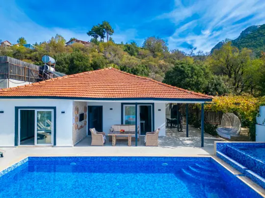 Villa Nilya - Doğa Manzaralı & İç Mekan Havuzlu Kiralık Villa