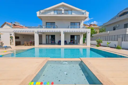 Villa Safir 1 - Çocuk Havuzu & Kapalı Havuzlu Kiralık Villa